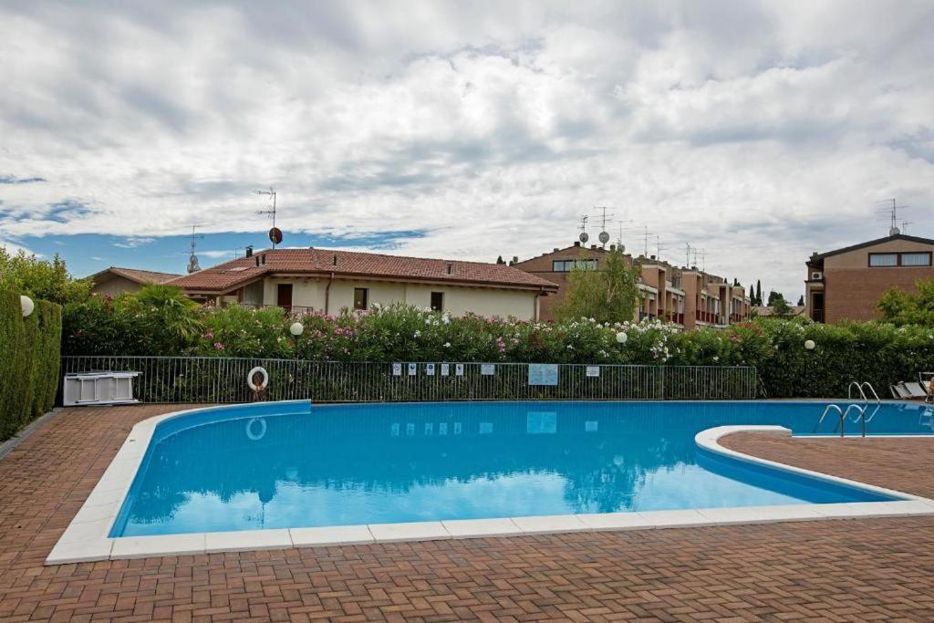 Garden Residence Appartamento Con Terrazzo E Piscina Ντεζεντσάνο ντελ Γκάρντα Εξωτερικό φωτογραφία