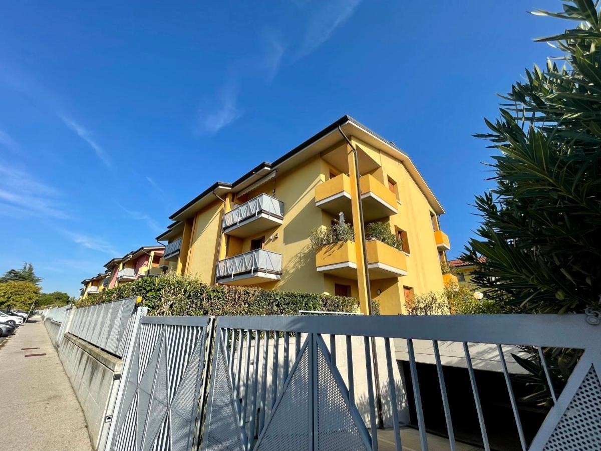Garden Residence Appartamento Con Terrazzo E Piscina Ντεζεντσάνο ντελ Γκάρντα Εξωτερικό φωτογραφία