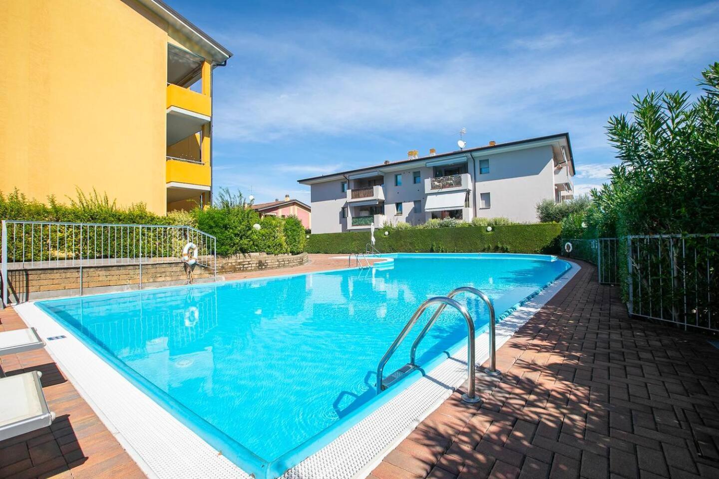 Garden Residence Appartamento Con Terrazzo E Piscina Ντεζεντσάνο ντελ Γκάρντα Εξωτερικό φωτογραφία